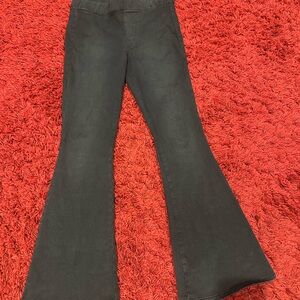 True Religion Black Starlet Flare Jeans. Stretchy with a elastic waist.